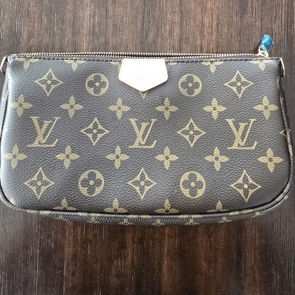 LV set - Picture 3 of 7